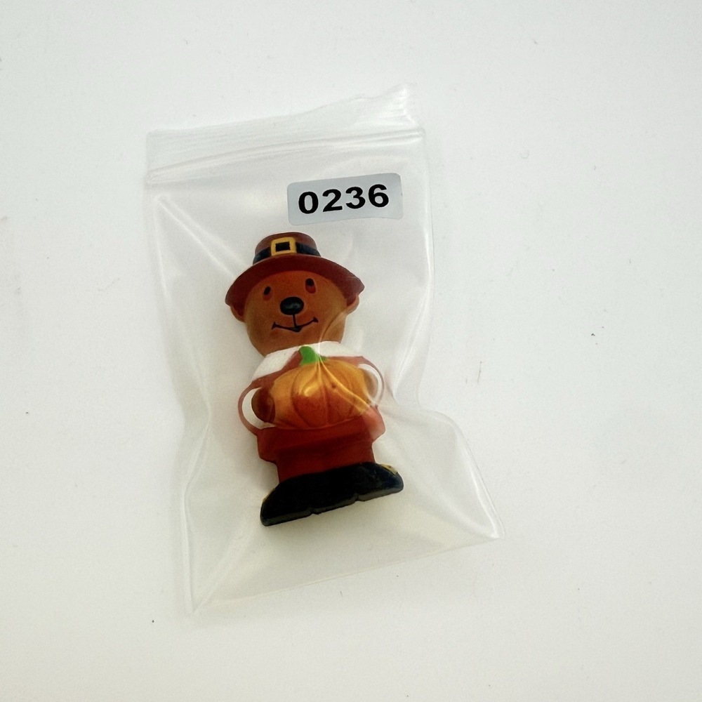 GGI Pilgrim Bear Pin Brooch Pumpkin Thanksgiving Fall Holiday Brown Matte Resin - Picture 7 of 7